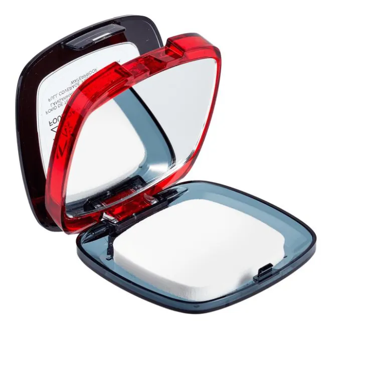 L'Oréal Paris Infaillible 24H Fresh Wear Foundation in a Powder