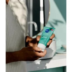 NIVEA Derma Skin Clear Scrub Onzuivere Huid 150 ML