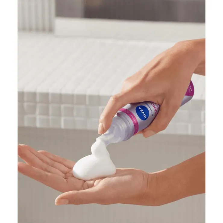 NIVEA Diamond Gloss Care Styling Mousse Extra Sterk 150 ML