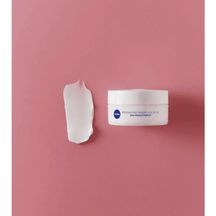 NIVEA Essentials 24u Voedende Dagcrème SPF 30 Droge Huid 50 ML